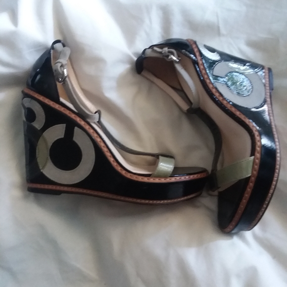 Women Sandals color black/olive size 7B - Picture 1 of 6